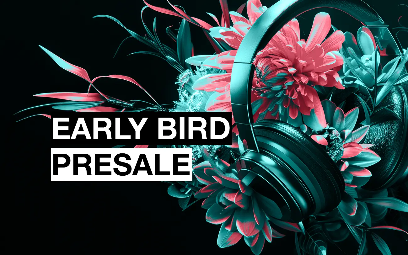 Der Schriftzug EARLY BIRD PRESALE über wunderschönen blau-pinken Blumen. Dahinter ein Kopfhörer.